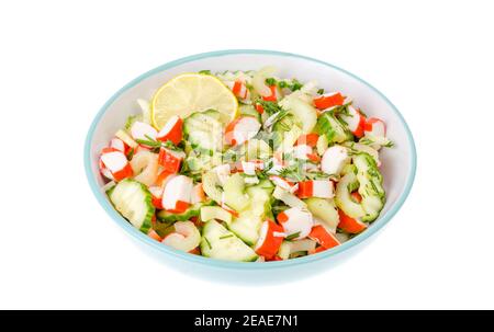 Antipasto vegetariano di cetriolo, sedano e surimi. Studio foto Foto Stock