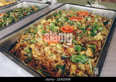 Mie Goreng Jawa o bakmi jawa o java noodle. Spaghetti indonesiani tradizionali di strada dal centro di giava o Yogyakarta, indonesia. Foto Stock