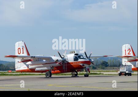 Aereo bombardiere ad acqua. Avion bombardier d'eau. Aéroport Marsiglia Provenza . Marignane Foto Stock