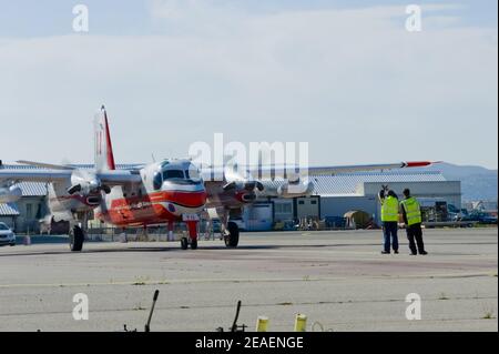 Aereo bombardiere ad acqua. Avion bombardier d'eau. Aéroport Marsiglia Provenza . Marignane Foto Stock
