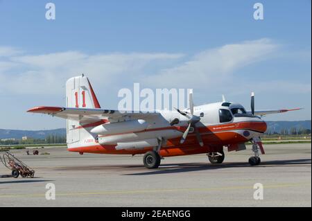 Aereo bombardiere ad acqua. Avion bombardier d'eau. Aéroport Marsiglia Provenza . Marignane Foto Stock