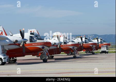 Aereo bombardiere ad acqua. Avion bombardier d'eau. Aéroport Marsiglia Provenza . Marignane Foto Stock