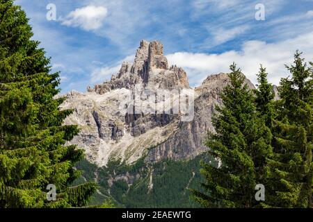 Sass Maor e cima della Madonna. Gruppo montuoso pallido di San Martino. Trentino. Italia. Europa. Foto Stock