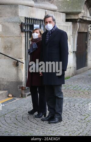 Parigi, Francia. 09 febbraio 2021. Patrick de Carolis arriva a una messa tributo per l'attore e regista francese Robert Hossein alla chiesa di Saint-Sulpice a Parigi, Francia il 9 febbraio 2021. Morì di Covid-19 all'età di 93 anni il 31 dicembre 2020. È famoso per le sue mega-produzioni di classici come 'Les Miserables' e 'la Cacciata di Notre-Dame'. Foto di Jerome Domine/ABACAPRESS.COM Credit: Abaca Press/Alamy Live News Foto Stock