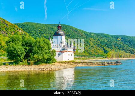 Castello di Pfalzgrafenstein che servivono come punto di controllo doganale sul fiume Rhein vicino a Kaub, Germania Foto Stock