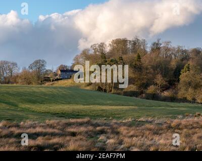 Beresford House accanto a Beresford Dale e il fiume dove on Lo Staffordshire Derbyshire confine Regno Unito Foto Stock