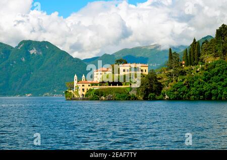 Chiudi Vista della Villa del Balbianello sul Lago di Como Foto Stock