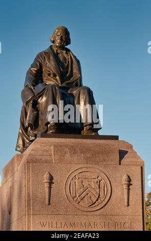 La statua commemorativa del fondatore, William Marsh Rice, fondatore della Rice University, Houston, Texas, USA Foto Stock