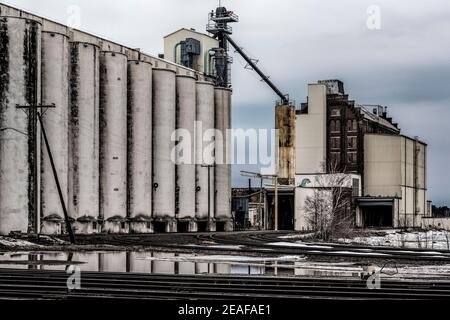 Ascensore a grano lungo la riva del lago Superior a Superior, Wisconsin, USA [senza rilascio della proprietà; disponibile solo per licenze editoriali] Foto Stock