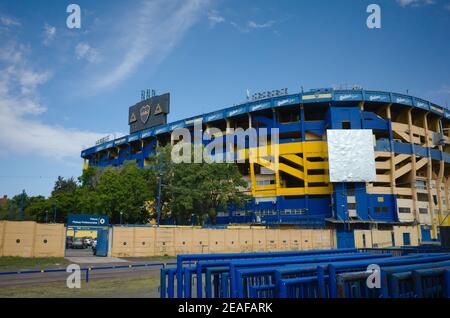 Buenos Aires, Argentina - Gennaio, 2020: Vista allo stadio di calcio la Bombonera della squadra di calcio Boca Juniors. Il nome ufficiale è Alberto J. arma Foto Stock