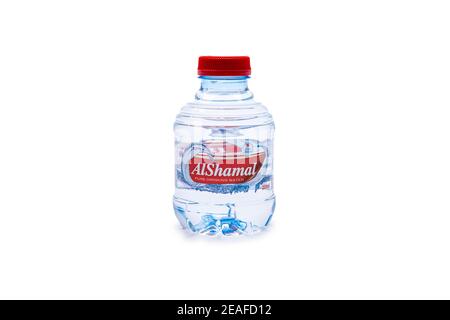 Bottiglia di acqua al Shamal da 1500 ml su fondo isolato Foto Stock