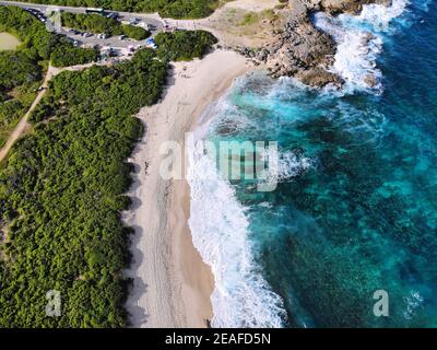 Guadalupa spiaggia vista drone. Anse des Chateaux spiaggia vista aerea. Foto Stock