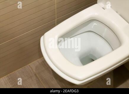Aprire la ciotola in ceramica bianca da vicino Foto Stock