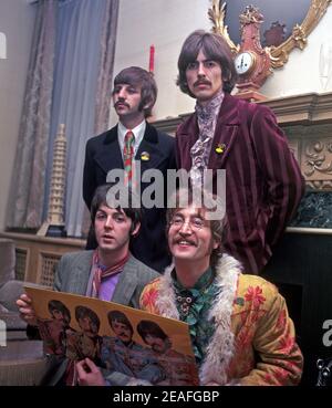 I BEATLES al lancio di Sgt. Pepper's Lonely Hearts Club Band registra presso gli uffici Apple di Saville Row nel maggio 1967. Da sinistra: Paul McCartney, Ringo Starr, John Lennon, George Harrison. Foto: Tony Gale Foto Stock