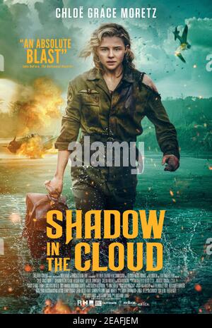 Shadow in the Cloud (2020) diretto da Roseanne Liang e interpretato da Chloë Grace Moretz, Nick Robinson e Beulah Koale. Un pilota della seconda Guerra Mondiale che viaggia con documenti top secret su una fortezza volante B-17 incontra una presenza malvagia a bordo del volo. Foto Stock