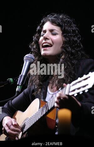 Katie Melua in concerto al Cambridge Corn Exchange di Cambridge, Regno Unito. 14 marzo 2004 Foto Stock