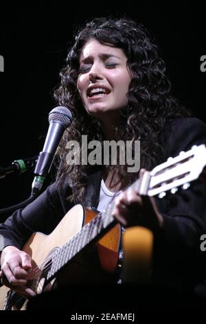 Katie Melua in concerto al Cambridge Corn Exchange di Cambridge, Regno Unito. 14 marzo 2004 Foto Stock