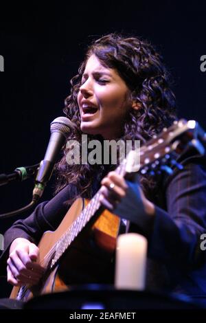 Katie Melua in concerto al Cambridge Corn Exchange di Cambridge, Regno Unito. 14 marzo 2004 Foto Stock