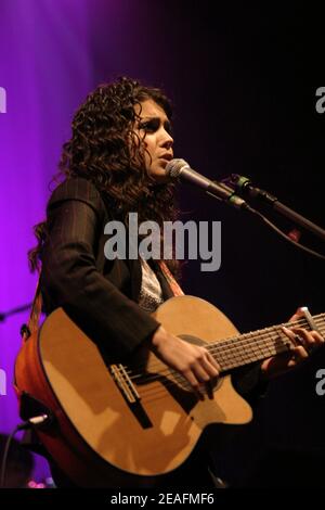 Katie Melua in concerto al Cambridge Corn Exchange di Cambridge, Regno Unito. 14 marzo 2004 Foto Stock