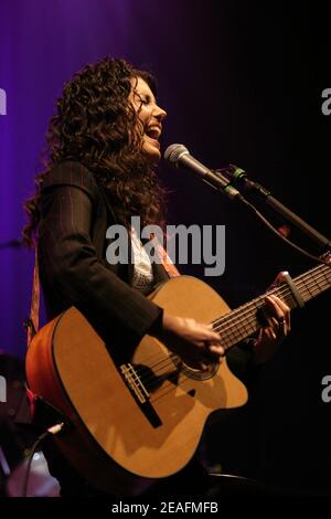 Katie Melua in concerto al Cambridge Corn Exchange di Cambridge, Regno Unito. 14 marzo 2004 Foto Stock