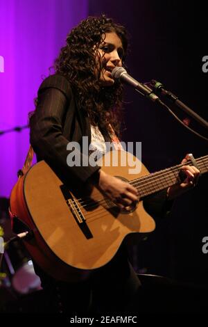 Katie Melua in concerto al Cambridge Corn Exchange di Cambridge, Regno Unito. 14 marzo 2004 Foto Stock