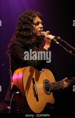 Katie Melua in concerto al Cambridge Corn Exchange di Cambridge, Regno Unito. 14 marzo 2004 Foto Stock