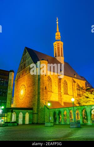 Vista notturna della Chiesa di San Giovanni a Dortmund, Germania Foto Stock