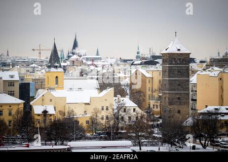 Panorama del centro storico di Praga sulla neve, antico quartiere ebraico, a Praga, Repubblica Ceca, 08 febbraio 2021. (Foto CTK/Martin Macak Gregor) Foto Stock