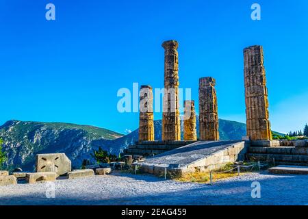 Rovine del tempio di Apollo nell'antica Delfi, Grecia Foto Stock