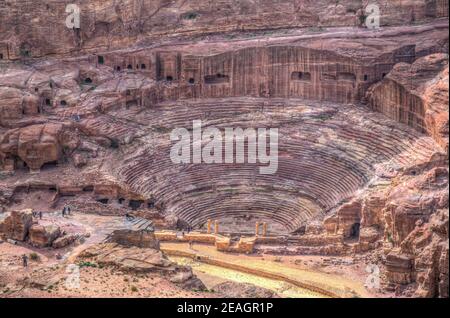 Veduta aerea dell'antico teatro di Petra, Giordania Foto Stock