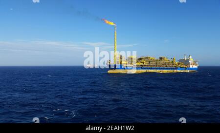 Nave offshore FPSO in produzione. Foto Stock