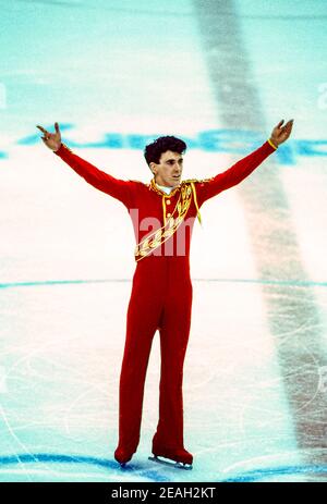 Brian Orser (CAN) vincitore della medaglia d'argento in gara nella skate gratuita di Pattinaggio a figure maschile ai Giochi Olimpici invernali del 1988. Foto Stock