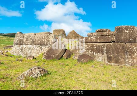 AHU Vinapu piattaforma con misterioso Inca Muro, Isola di Pasqua (Rapa Nui), Cile. Foto Stock