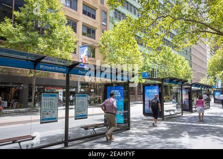 Stazione degli autobus di Sydney, fermata dell'autobus Wynyard su York Street nel centro citta' di Sydney, NSW, Australia Foto Stock