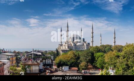 La Moschea Blu nel soleggiato giorno d'autunno - Istanbul, Turchia Foto Stock