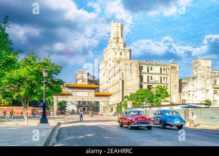 Ingresso al quartiere di Chinatown, l'Avana, Cuba Foto Stock