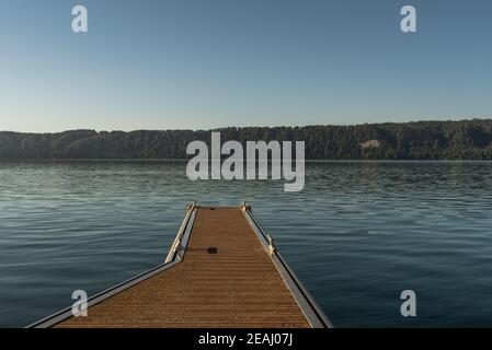 Molo di legno a Sipplingen sul Lago di Costanza, Baden-Wuerttemberg, Germania Foto Stock