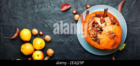 Zucca ripiena di frutta secca Foto Stock