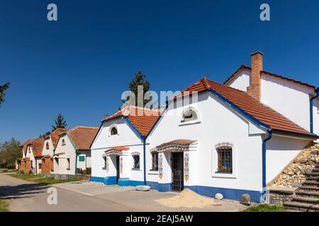 Gruppo di cantine tipiche all'aperto a Sudamerice, Moravia meridionale, Repubblica Ceca Foto Stock