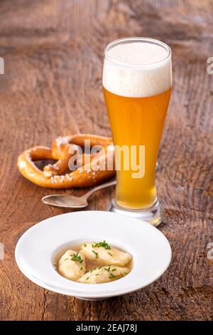 gnocchi di semola in brodo Foto Stock