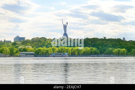 Kiev fiume Dniepr skyline della Motherland Foto Stock