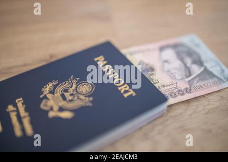 Passaporto degli Stati Uniti d'America con cinque Lempiras Honduran Fattura interna Foto Stock