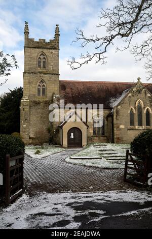 Chiesa di San Michele`s in inverno, Budbrooke, Warwickshire, Inghilterra, Regno Unito Foto Stock