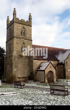 Chiesa di San Michele`s in inverno, Budbrooke, Warwickshire, Inghilterra, Regno Unito Foto Stock