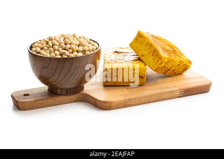 Dadi di tofu marinato e fagioli di soia Foto Stock