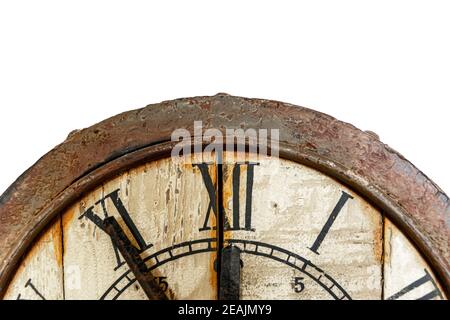 Orologio analogico vintage e retro con visualizzazione da cinque a dodici minuti. Usura e grunge Foto Stock