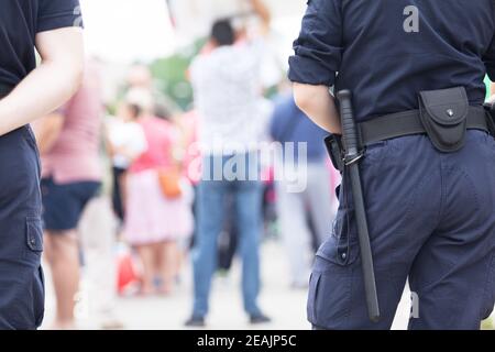 Polizia in servizio durante la protesta di strada Foto Stock