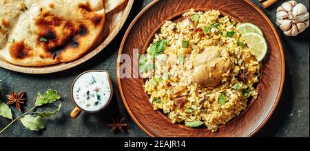 Pollo pakistano riso biryani, vista dall'alto, spazio per fotocopie Foto Stock