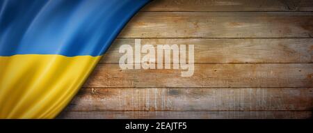 Bandiera Ucraina su banner vintage in legno Foto Stock