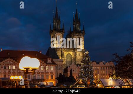 Piazza della Città Vecchia a Praga a Christmass Time, Repubblica Ceca Foto Stock